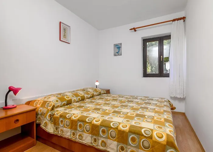 By The Sea Banjole, - 2229 *